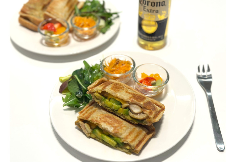 バジルチキンアボカド（ホットサンド）